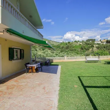 Nyaraló Zoran Salona